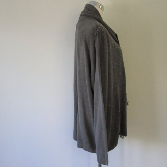 💕 NWT Gray Rhinestone Embellished Sweater Scarf Set - Picture 9 of 11